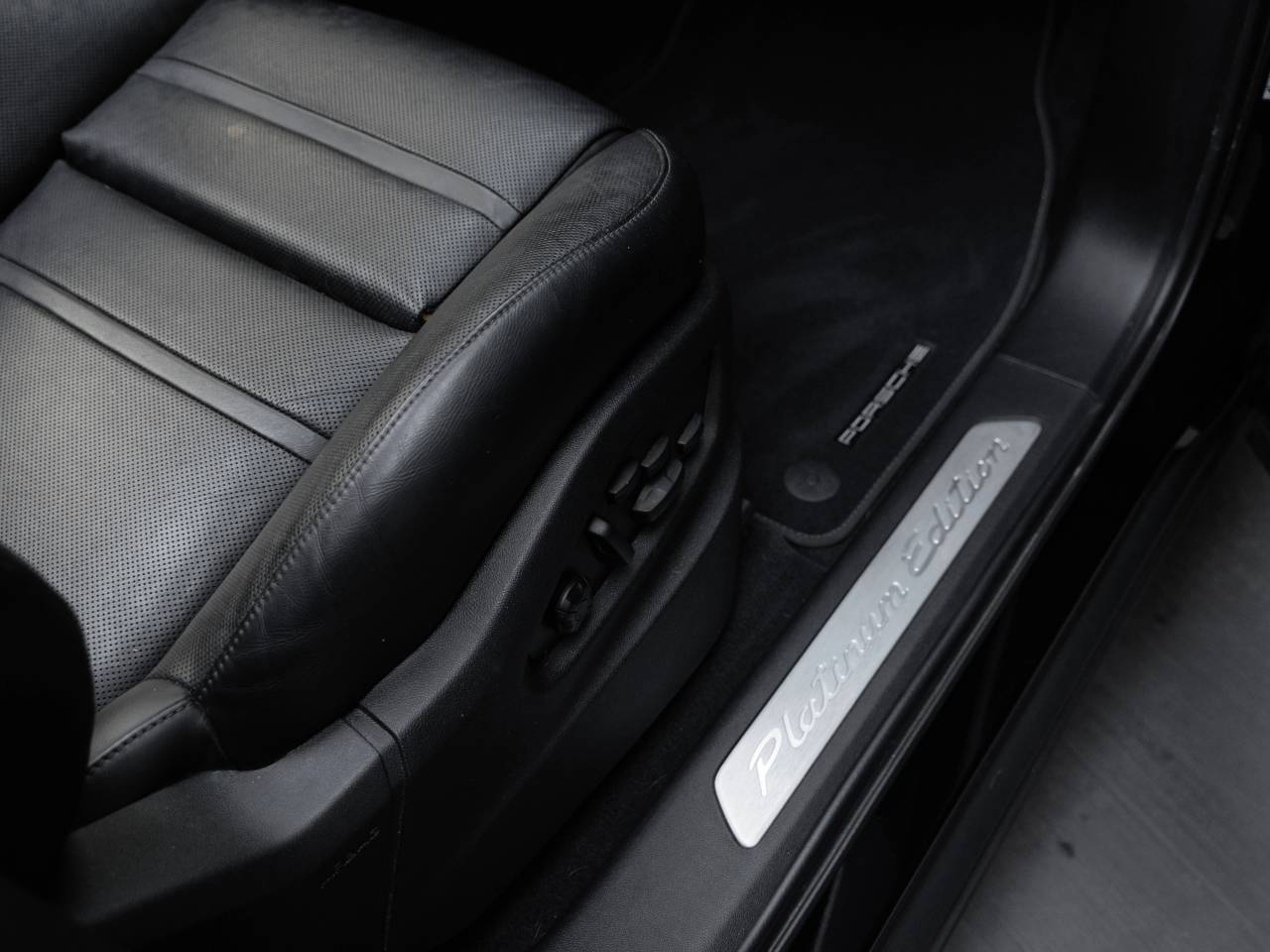 2023 Porsche Cayenne Cayenne Platinum Edition