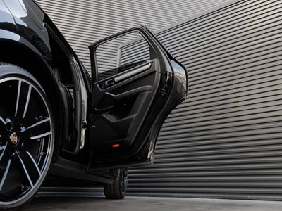 2023 Porsche Cayenne Cayenne Platinum Edition