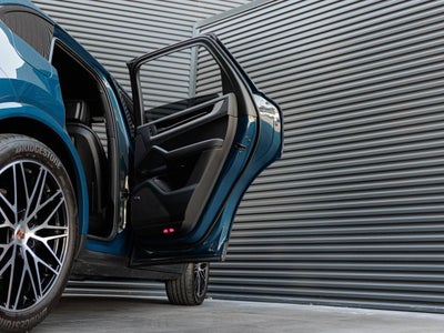 2025 Porsche Cayenne Base