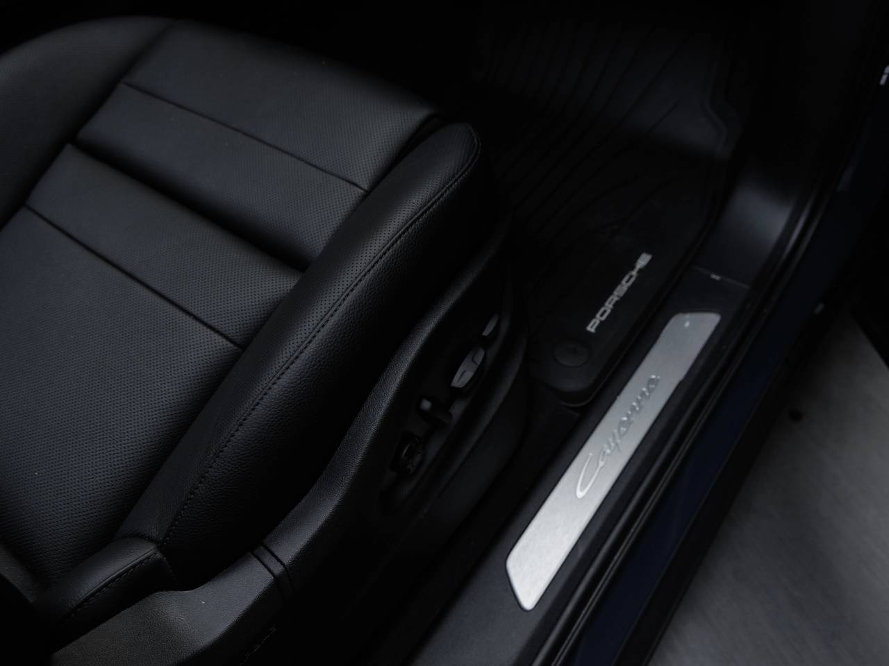 2025 Porsche Cayenne Base