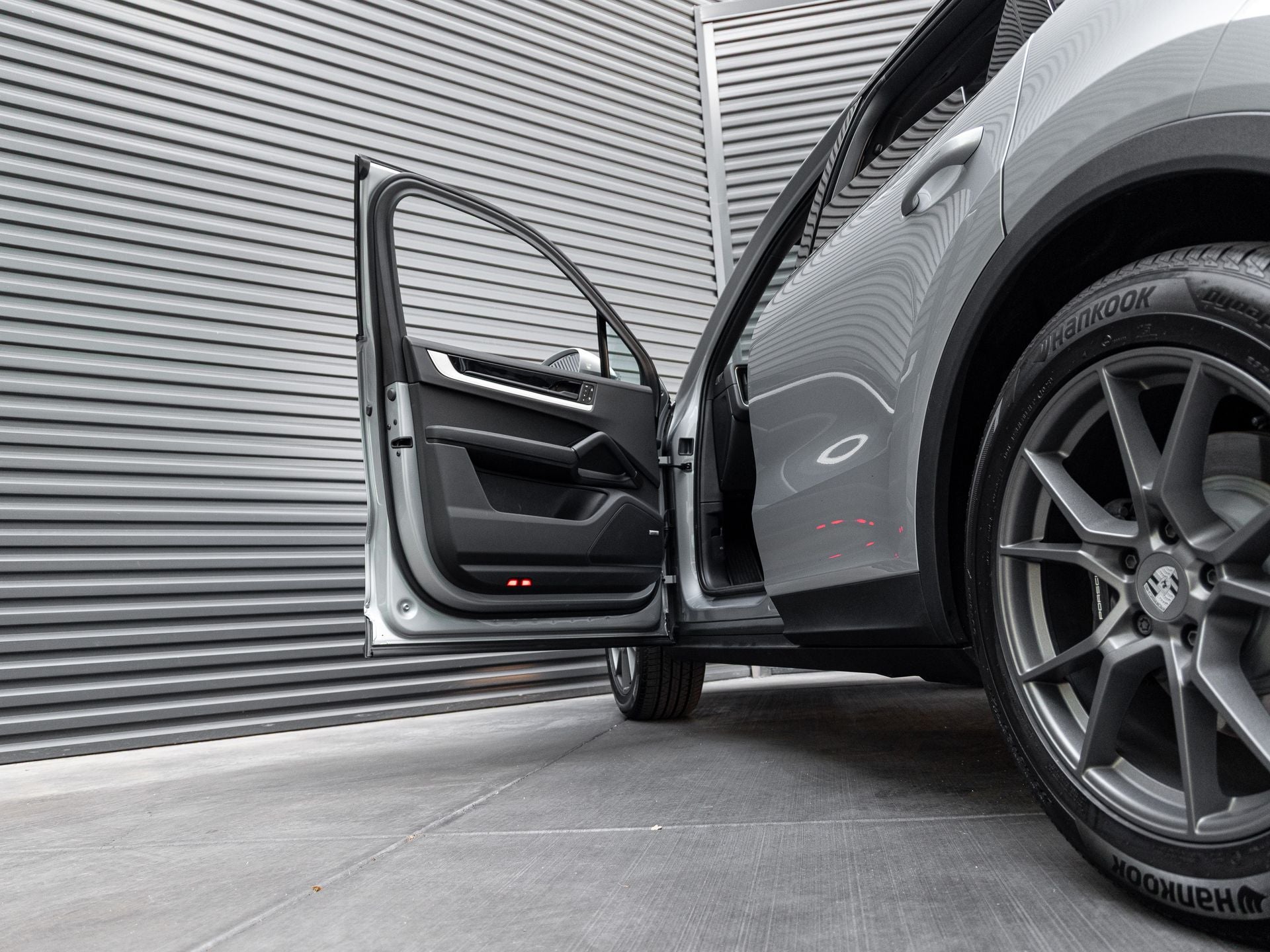 2025 Porsche Cayenne Base