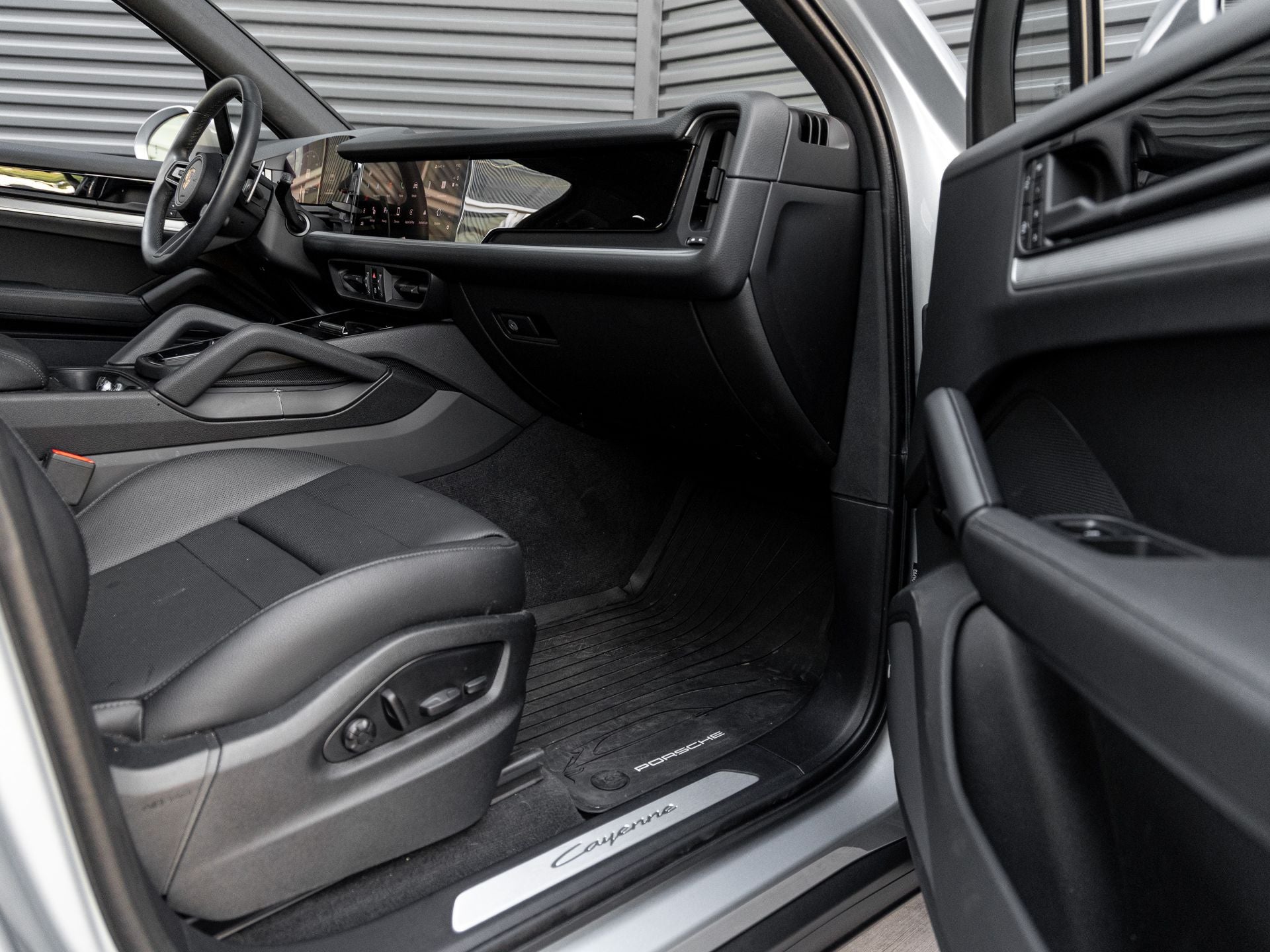 2025 Porsche Cayenne Base