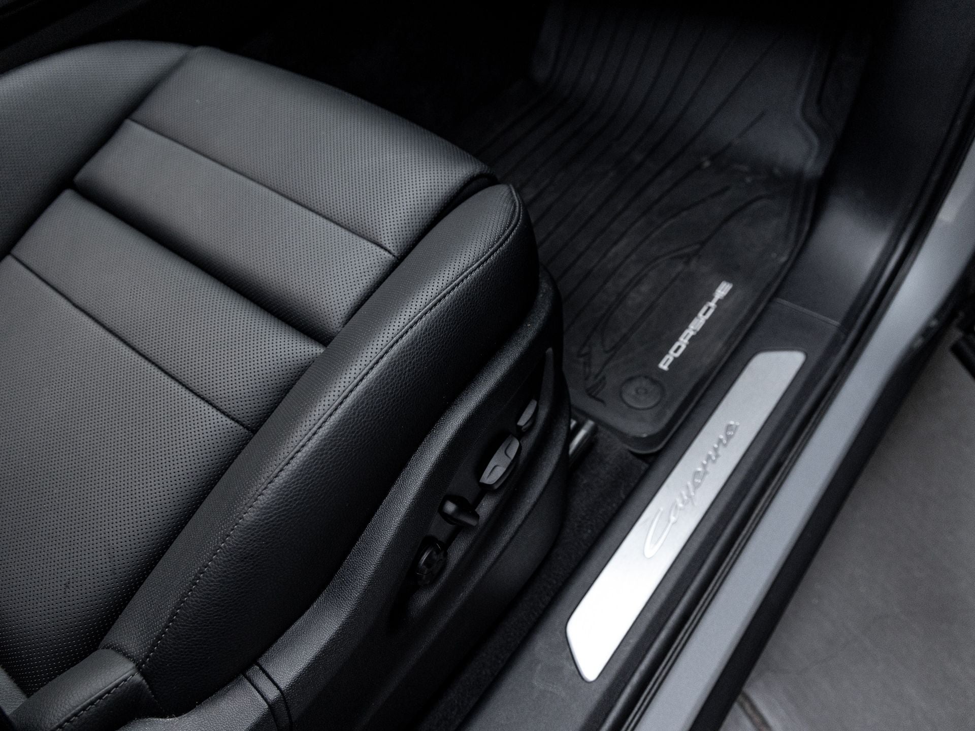 2025 Porsche Cayenne Base