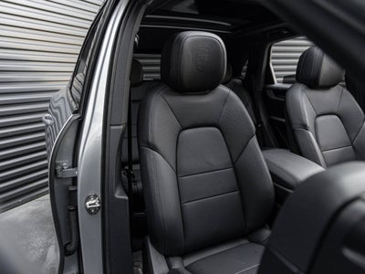 2025 Porsche Cayenne Base