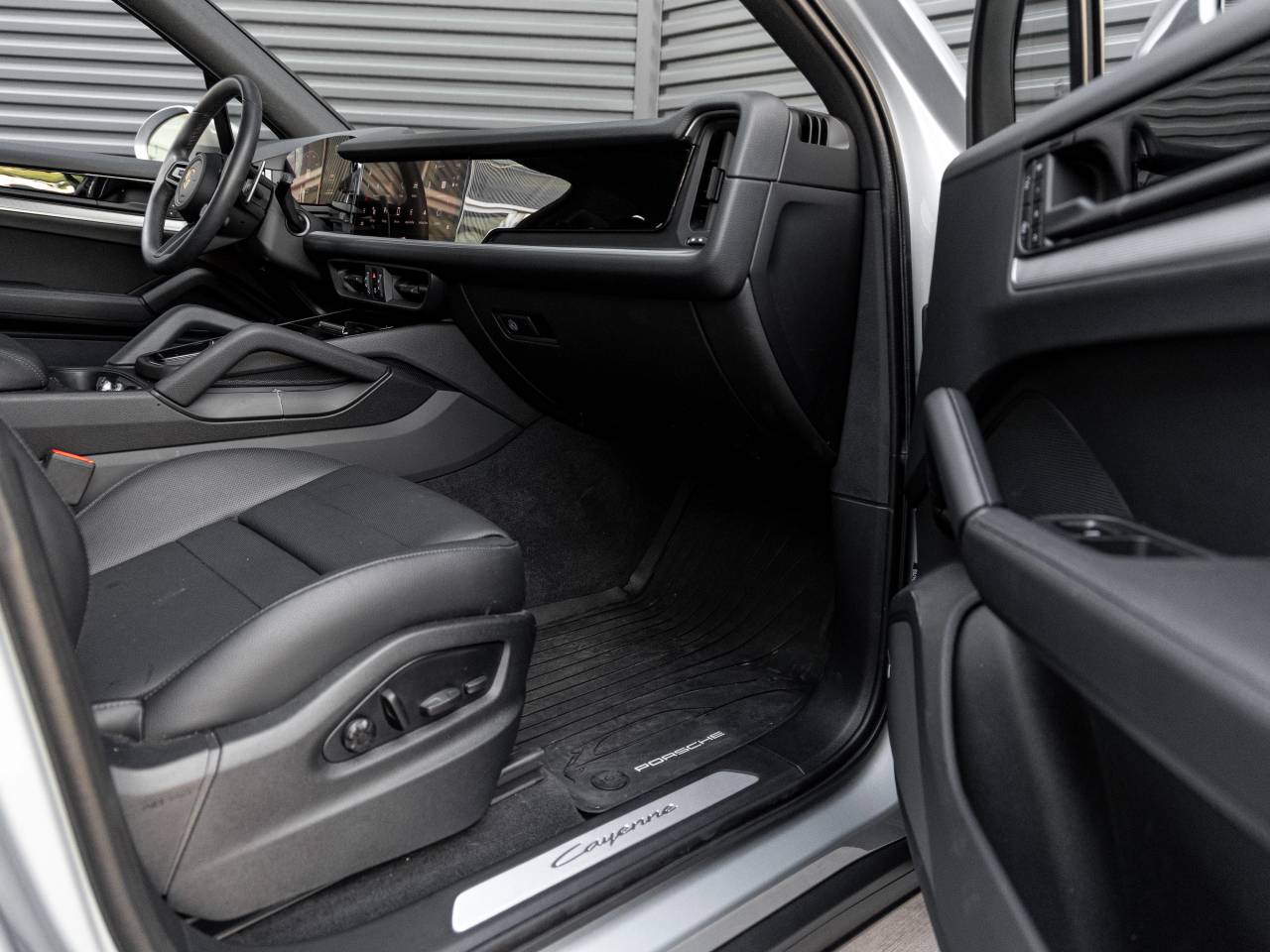 2025 Porsche Cayenne Base