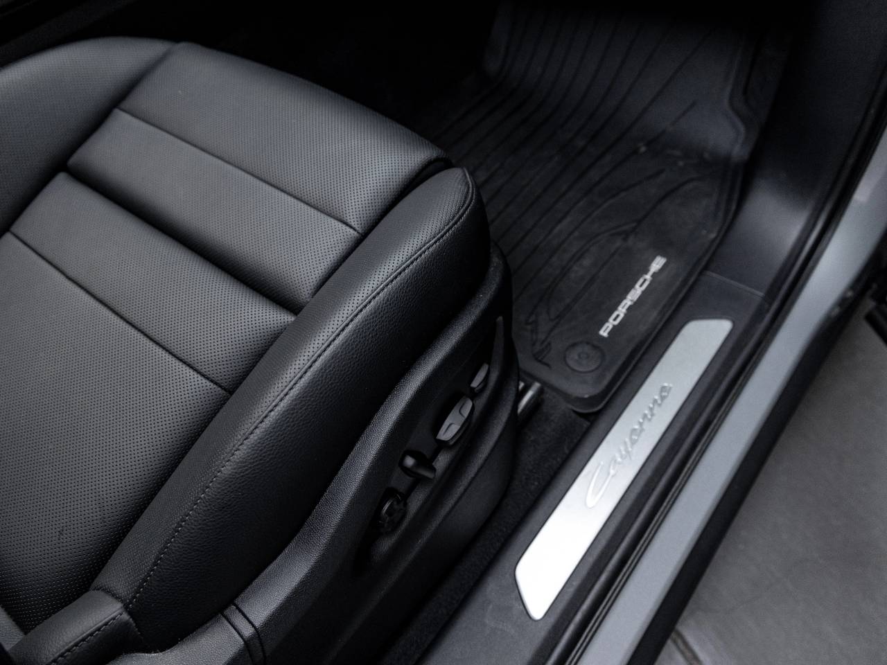 2025 Porsche Cayenne Base