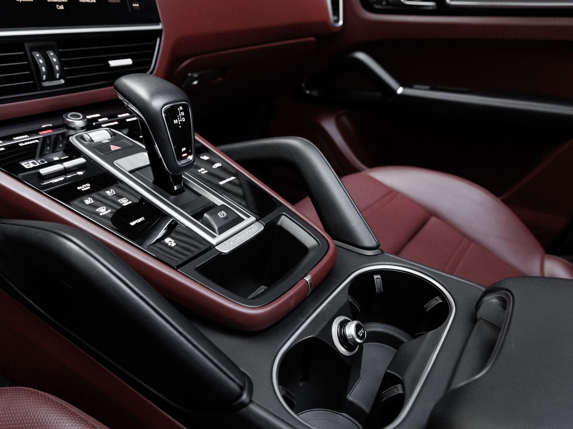 2023 Porsche Cayenne Platinum Edition
