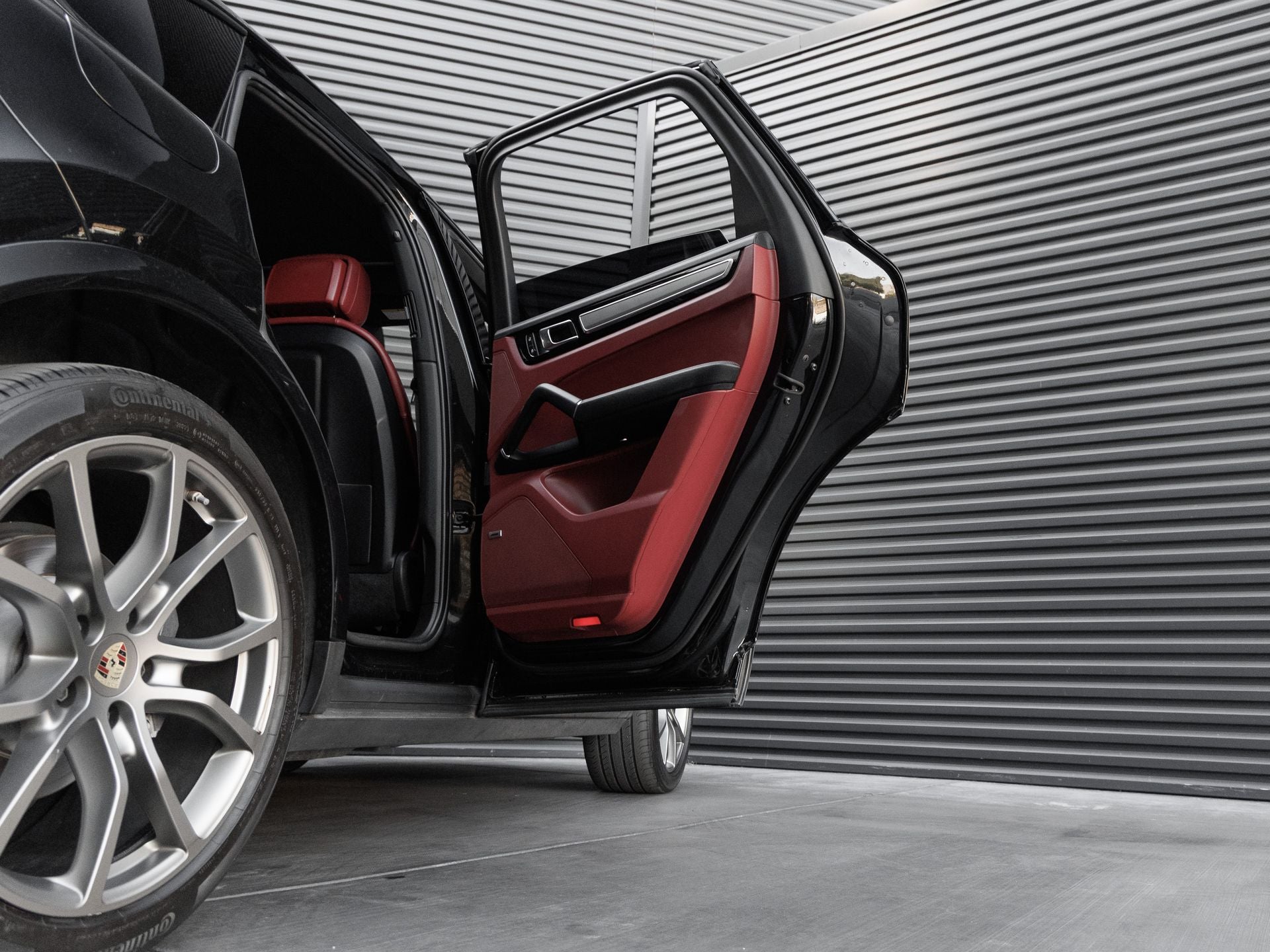 2023 Porsche Cayenne Platinum Edition