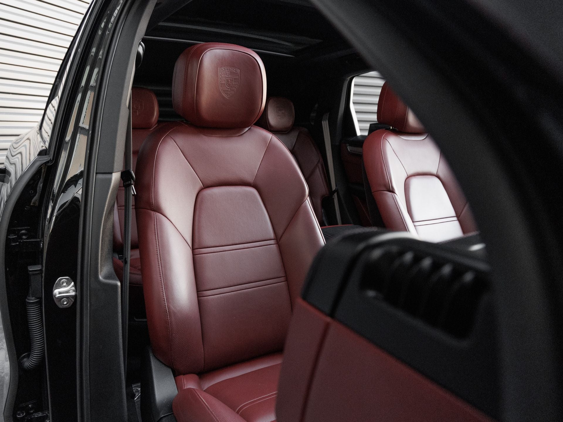 2023 Porsche Cayenne Platinum Edition