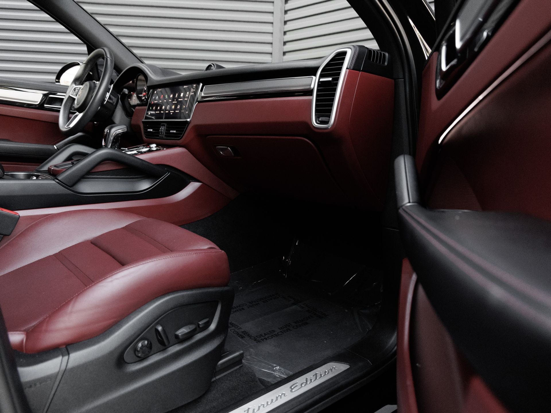 2023 Porsche Cayenne Platinum Edition
