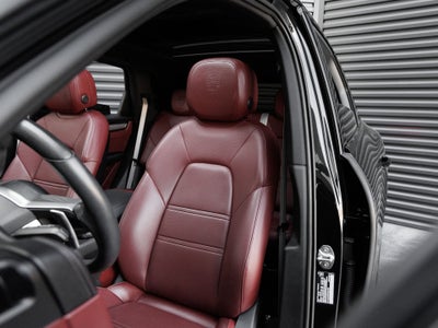 2023 Porsche Cayenne Platinum Edition