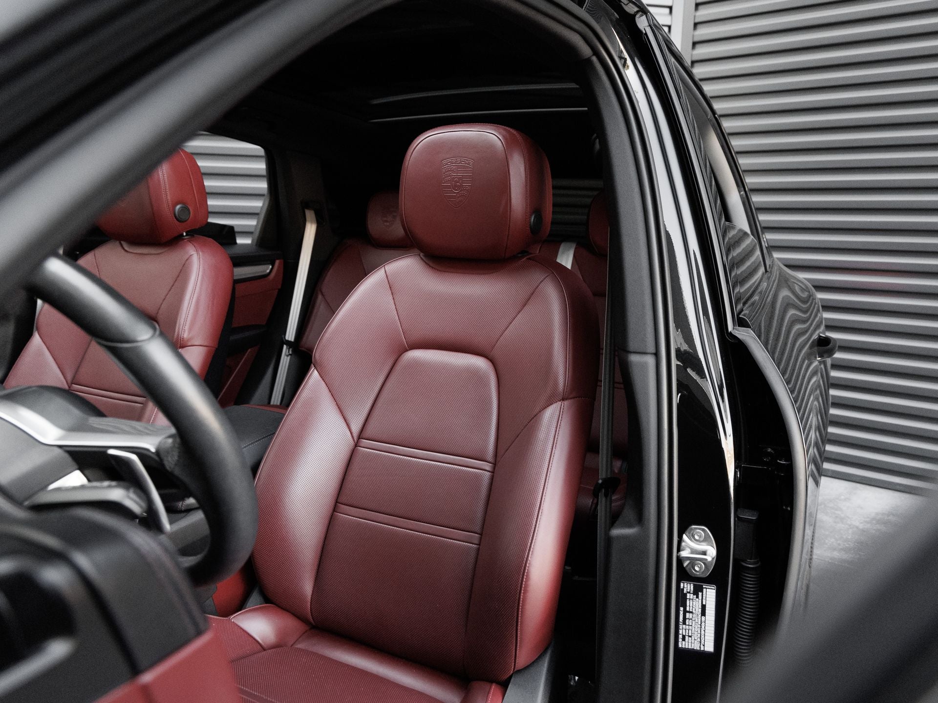 2023 Porsche Cayenne Platinum Edition