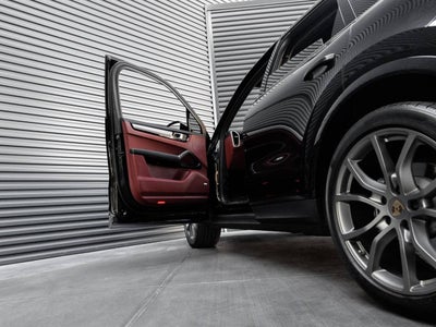 2023 Porsche Cayenne Platinum Edition