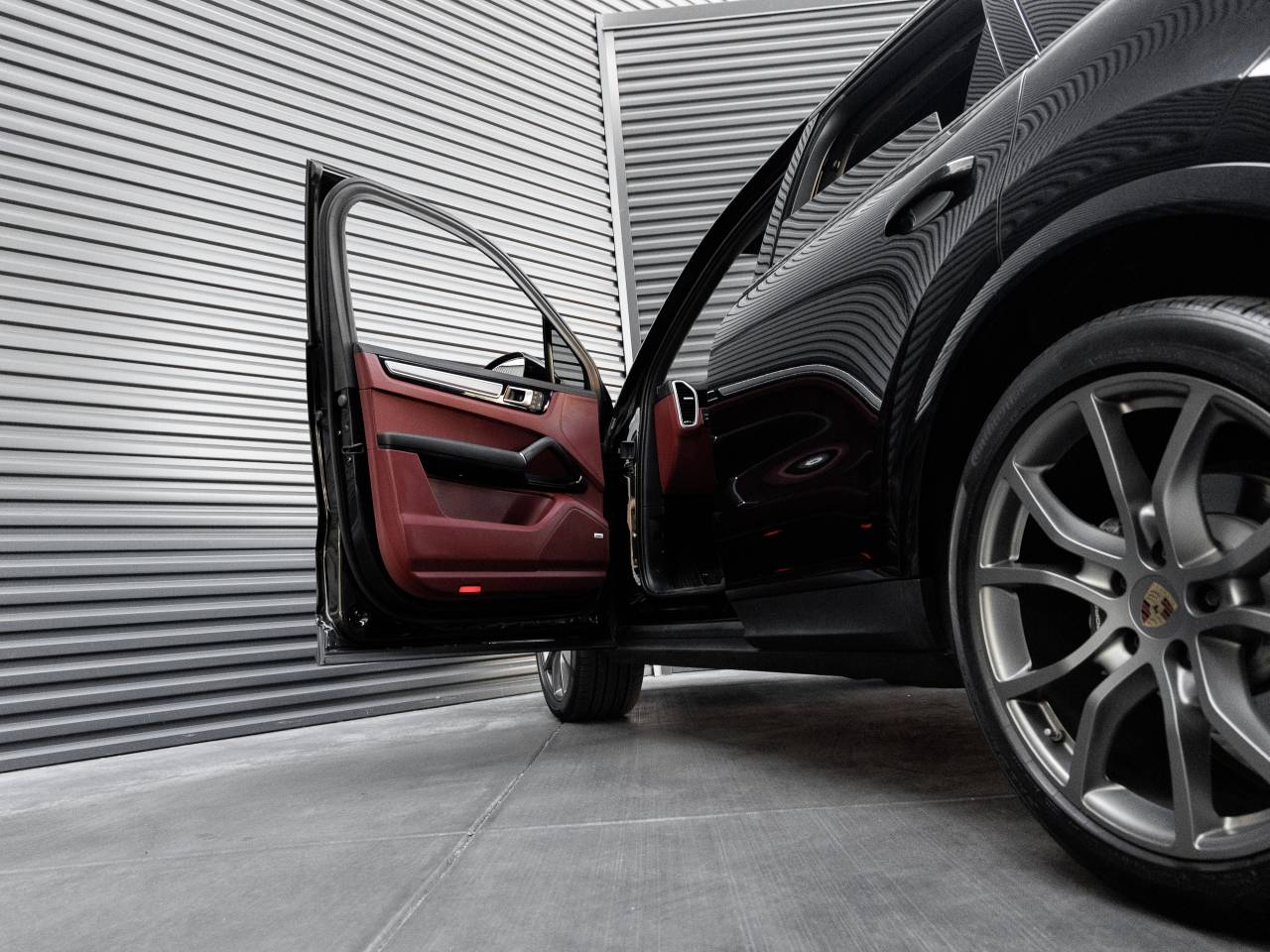 2023 Porsche Cayenne Platinum Edition