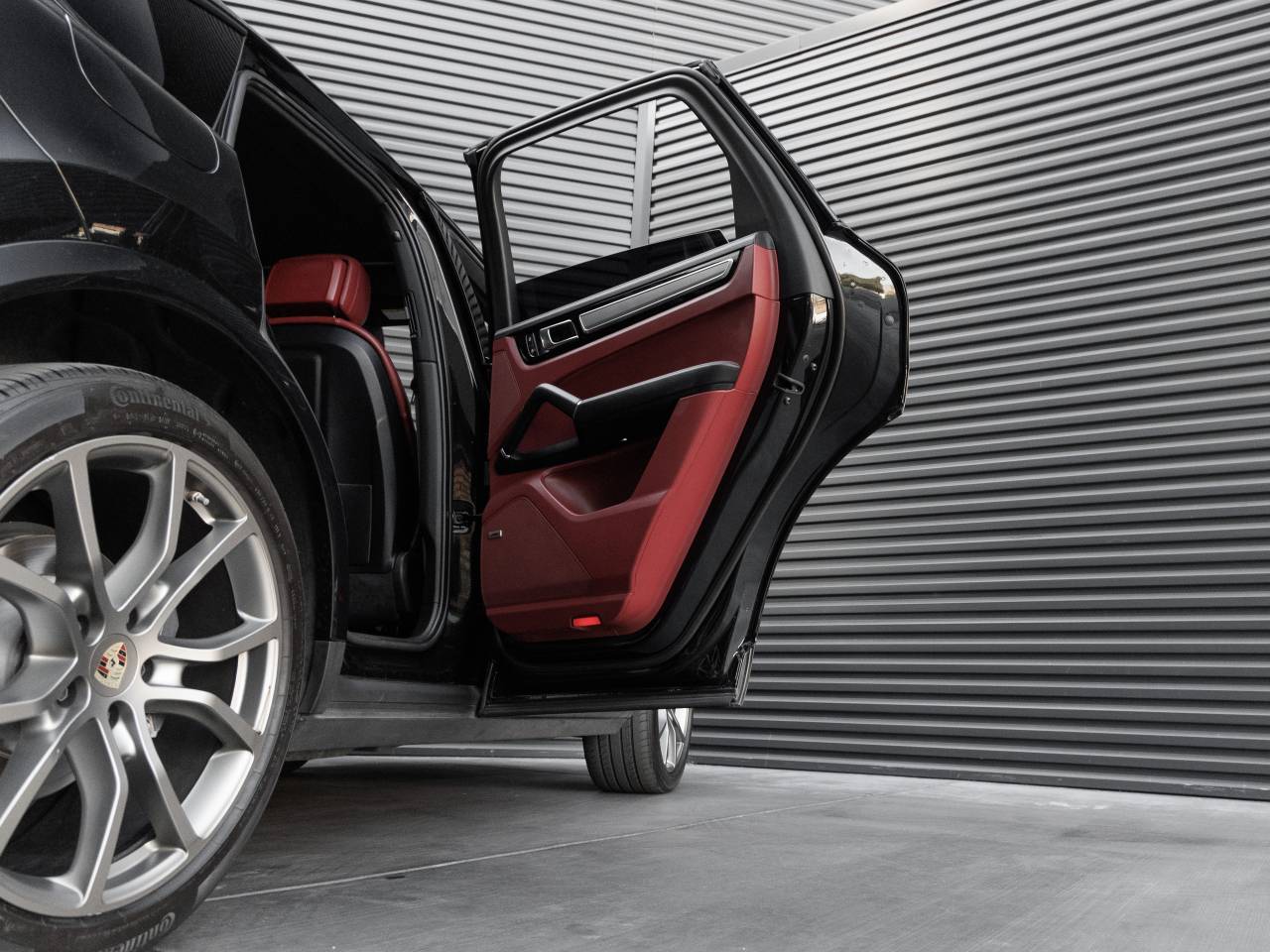 2023 Porsche Cayenne Platinum Edition