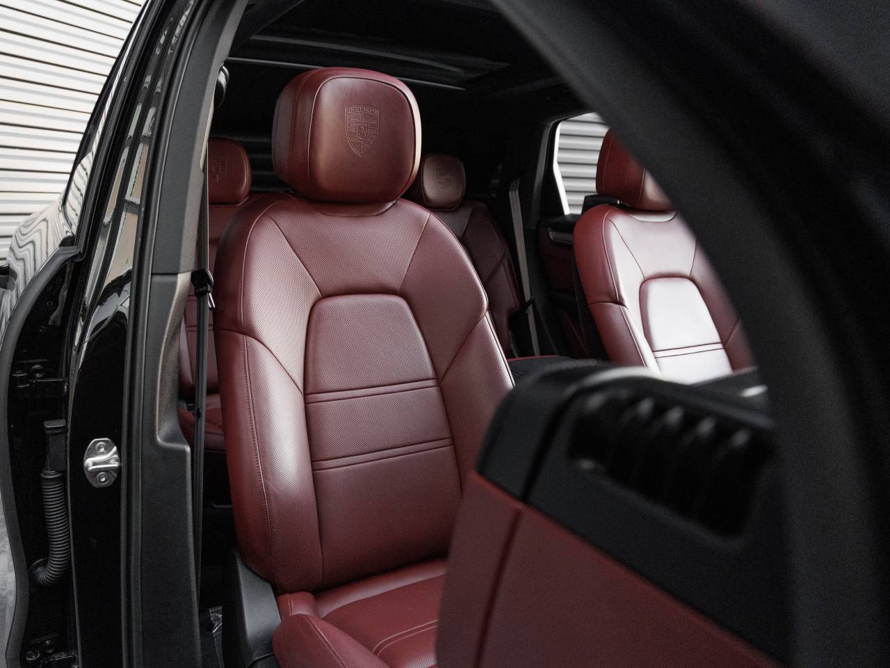 2023 Porsche Cayenne Platinum Edition