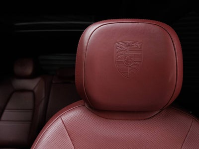 2023 Porsche Cayenne Platinum Edition