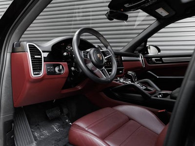 2023 Porsche Cayenne Platinum Edition