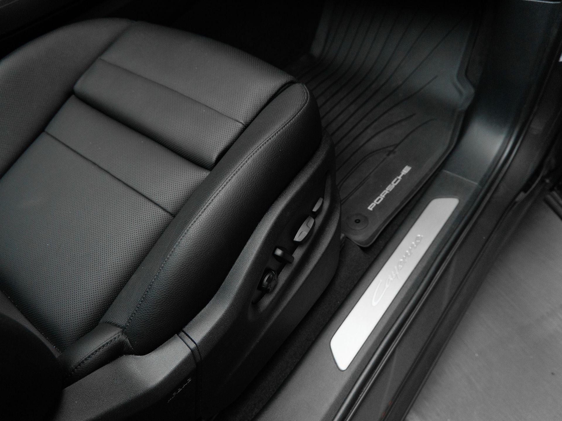 2025 Porsche Cayenne Base