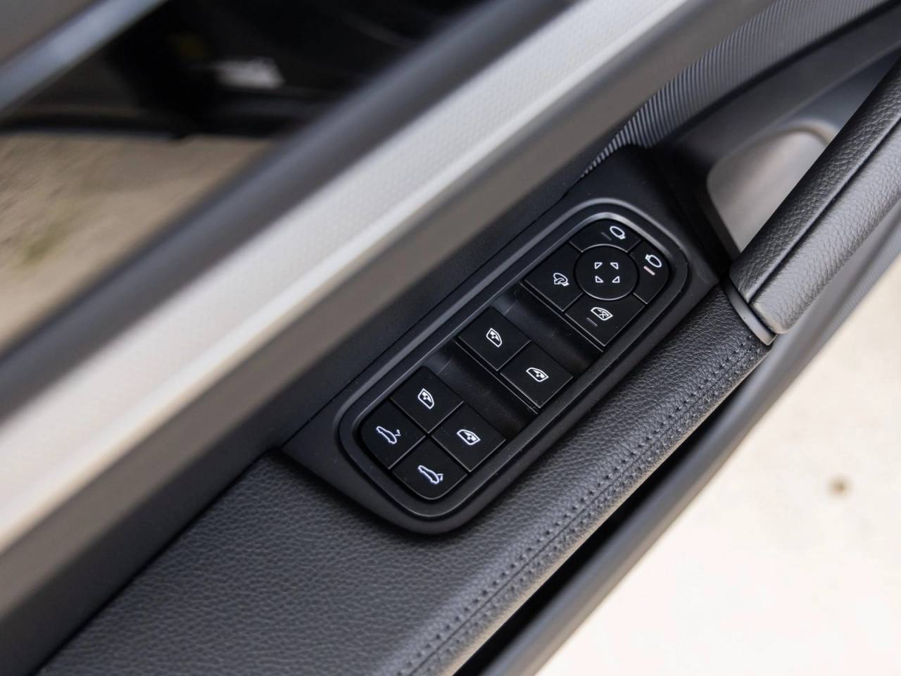 2025 Porsche Cayenne Base