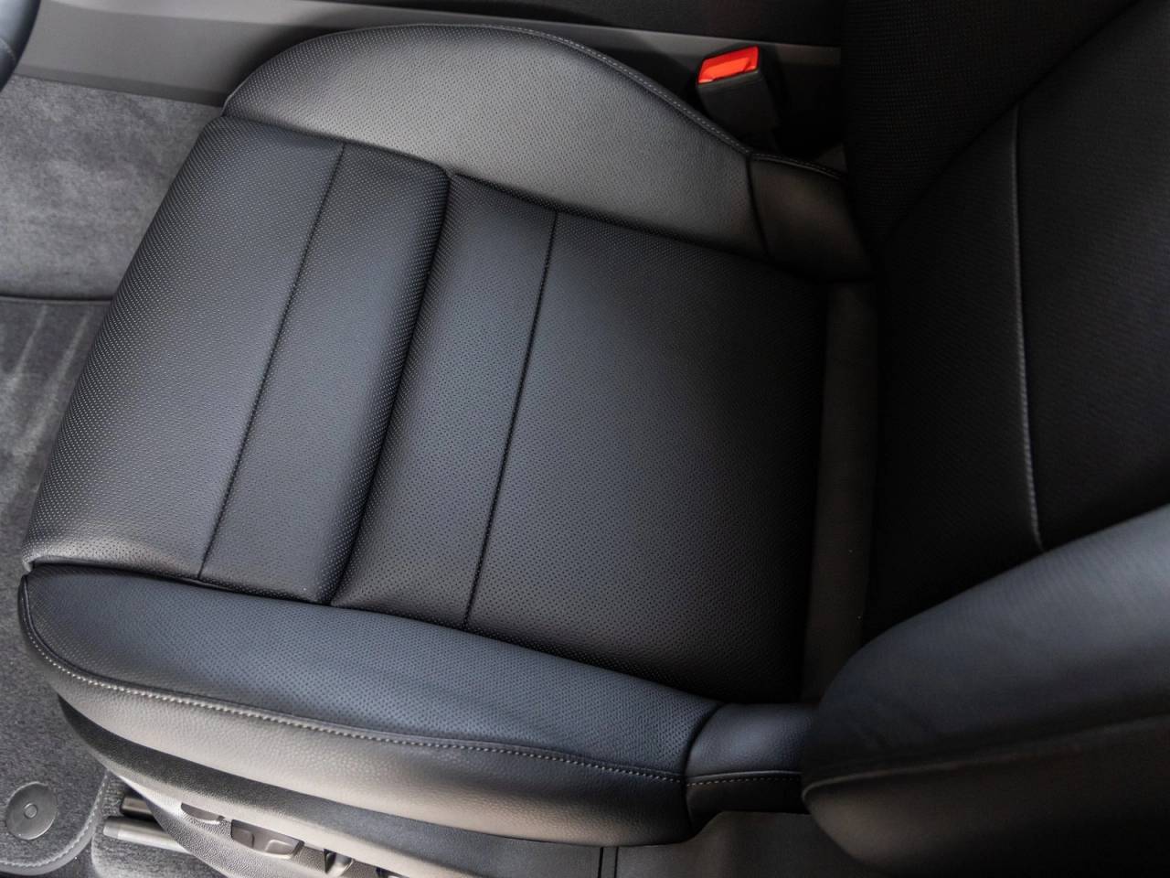 2025 Porsche Cayenne Base