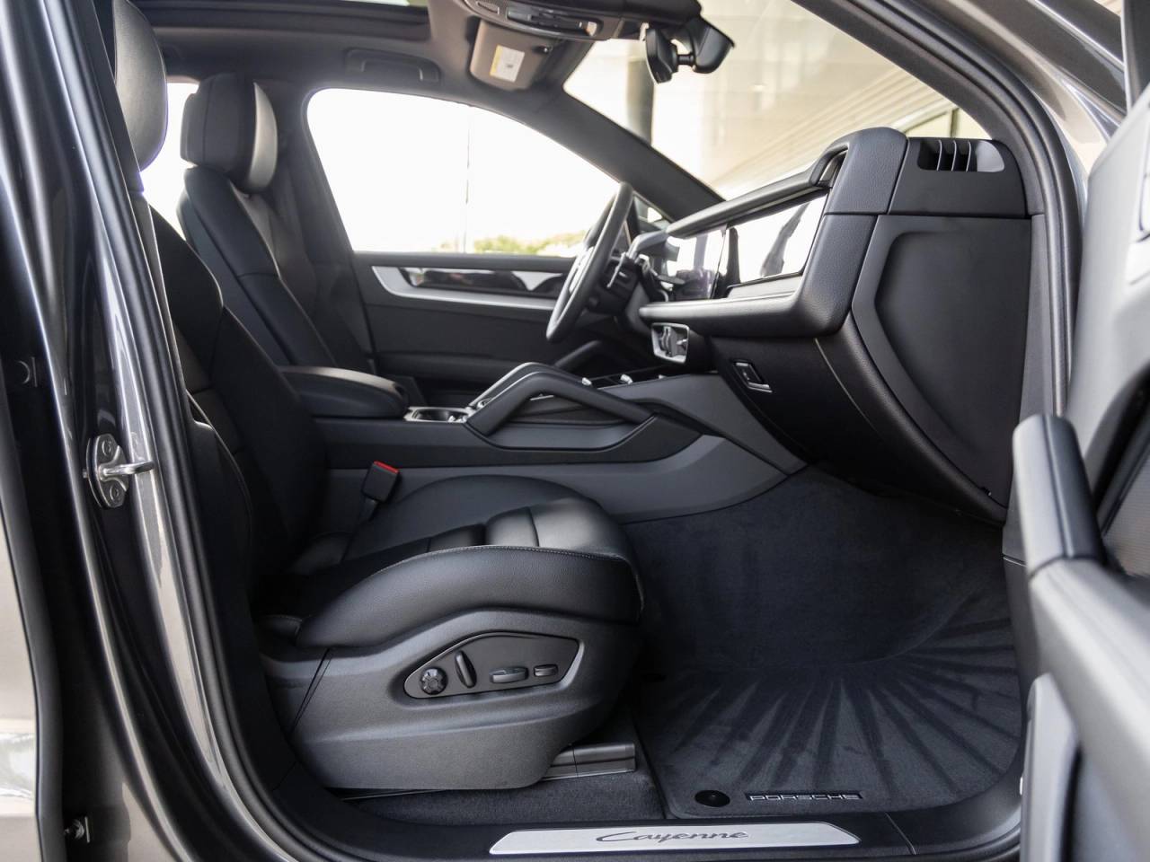 2025 Porsche Cayenne Base