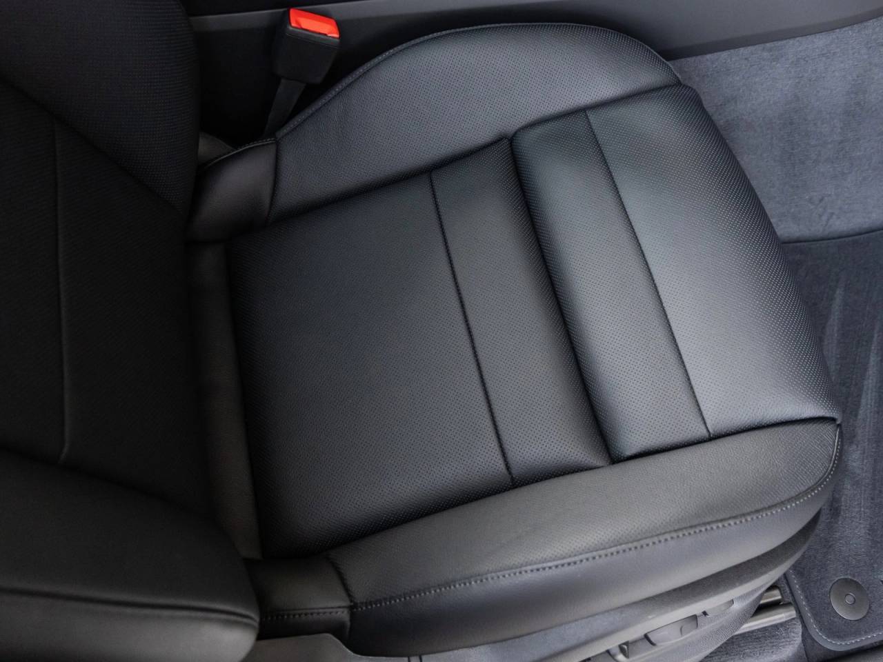 2025 Porsche Cayenne Base