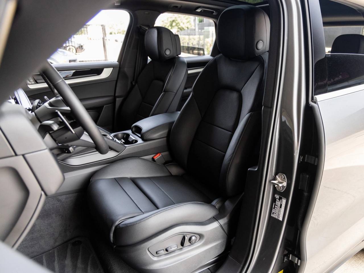 2025 Porsche Cayenne Base