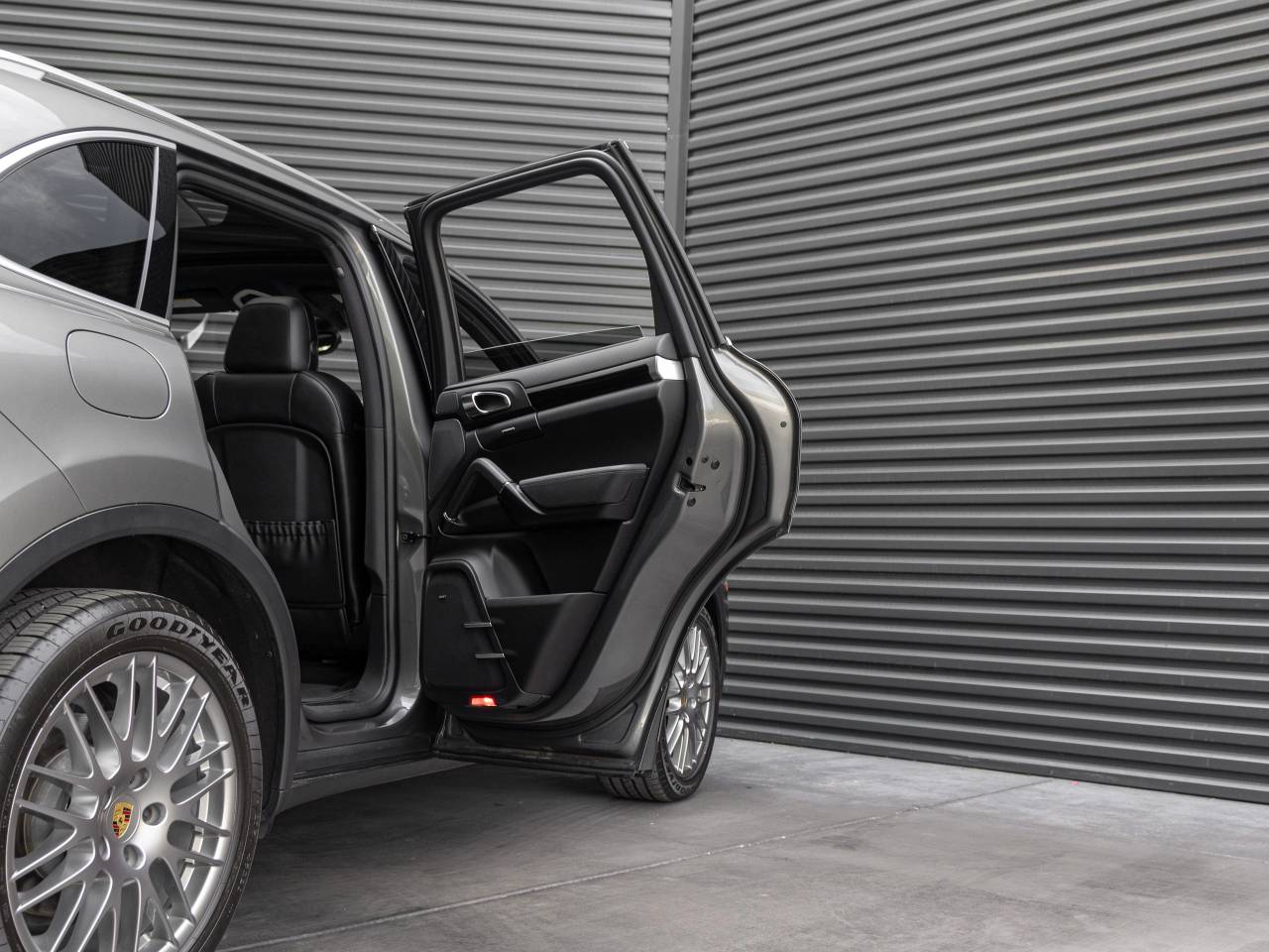 2017 Porsche Cayenne Cayenne S