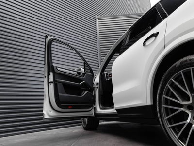 2023 Porsche Cayenne Cayenne S Platinum Edition (MY23)