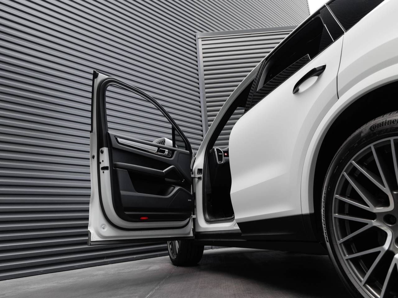 2023 Porsche Cayenne Cayenne S Platinum Edition (MY23)