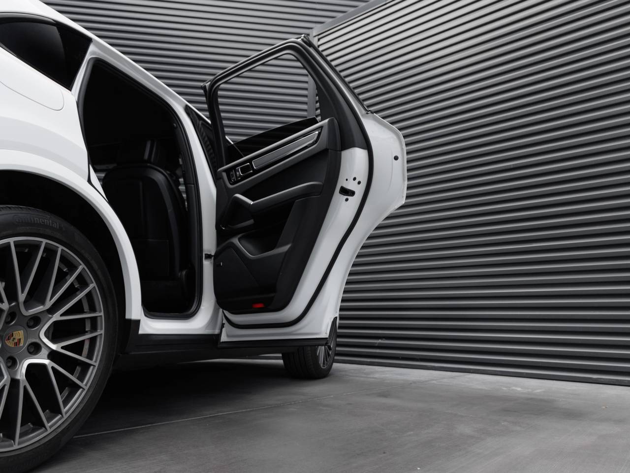 2023 Porsche Cayenne Cayenne S Platinum Edition (MY23)