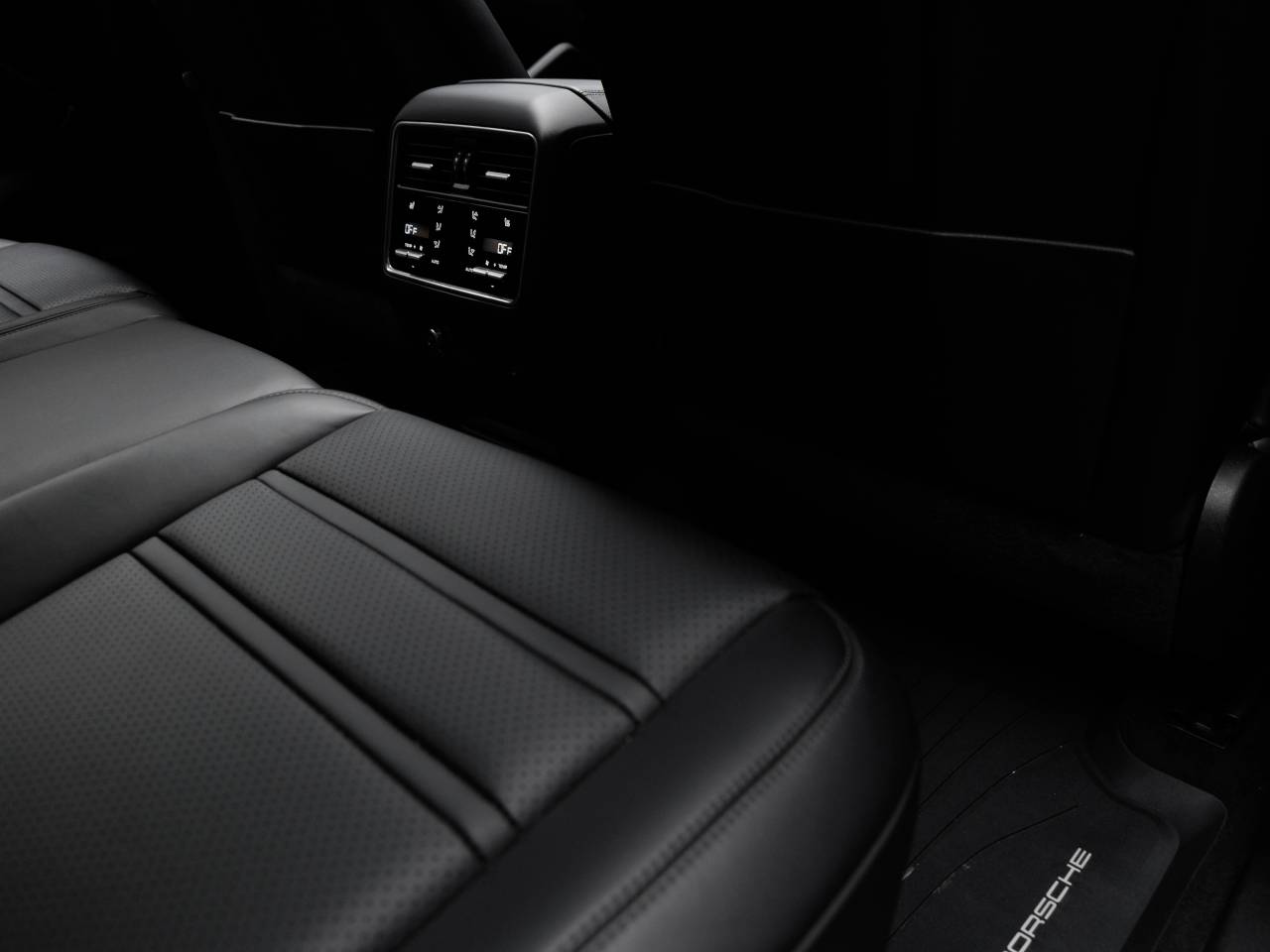 2023 Porsche Cayenne Cayenne S Platinum Edition (MY23)