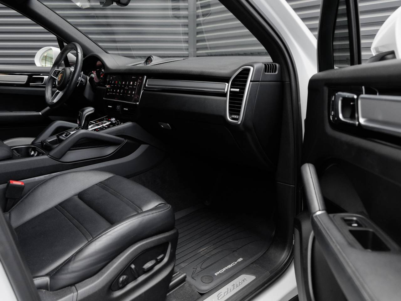 2023 Porsche Cayenne Cayenne S Platinum Edition (MY23)