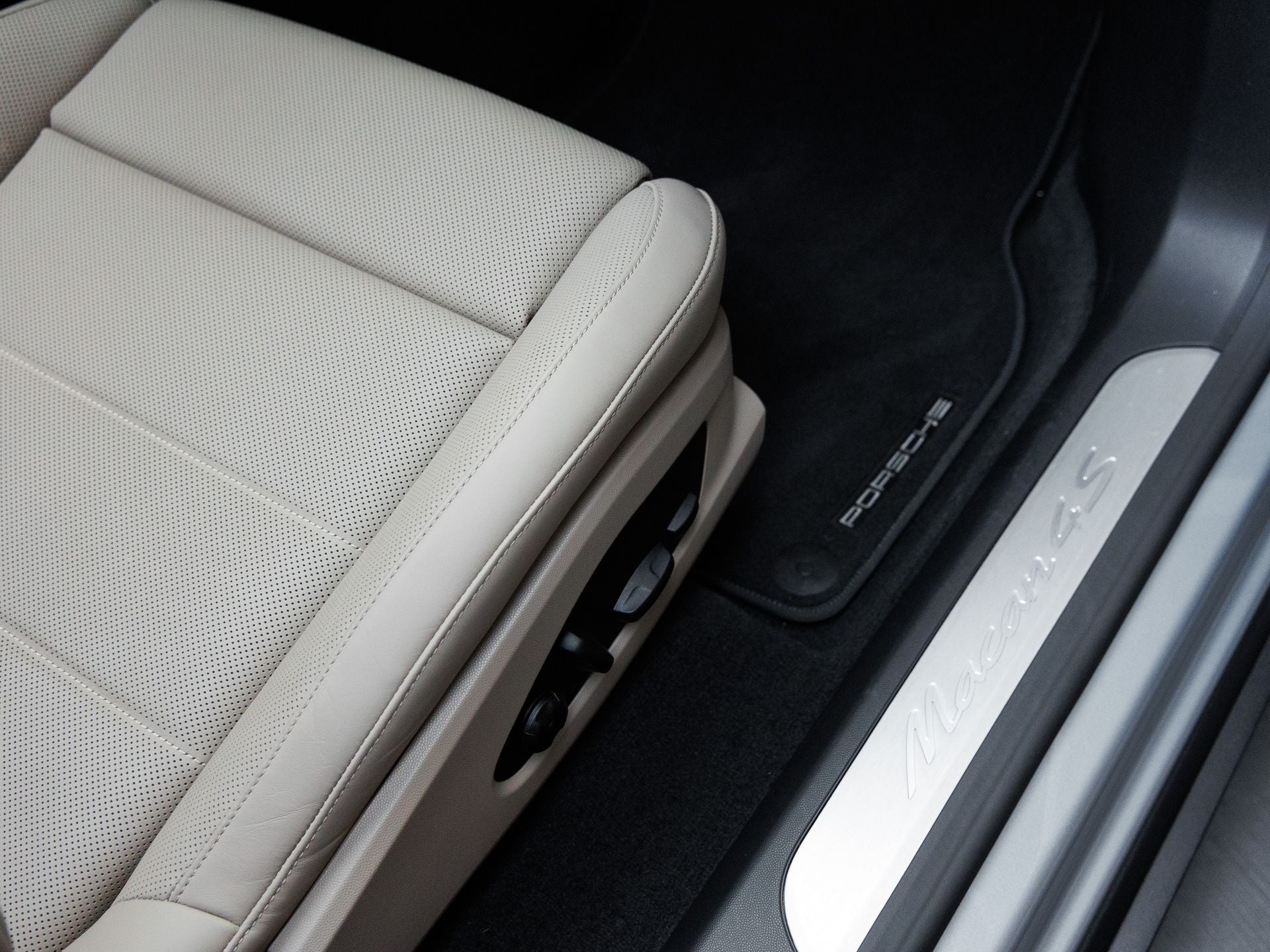 2025 Porsche Macan Macan 4S Electric