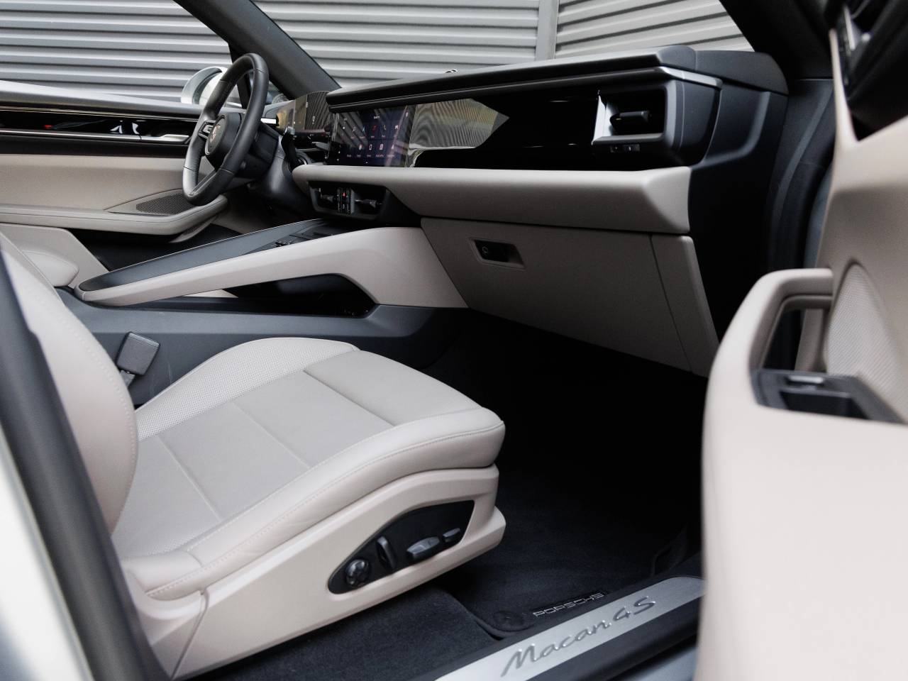 2025 Porsche Macan Macan 4S Electric