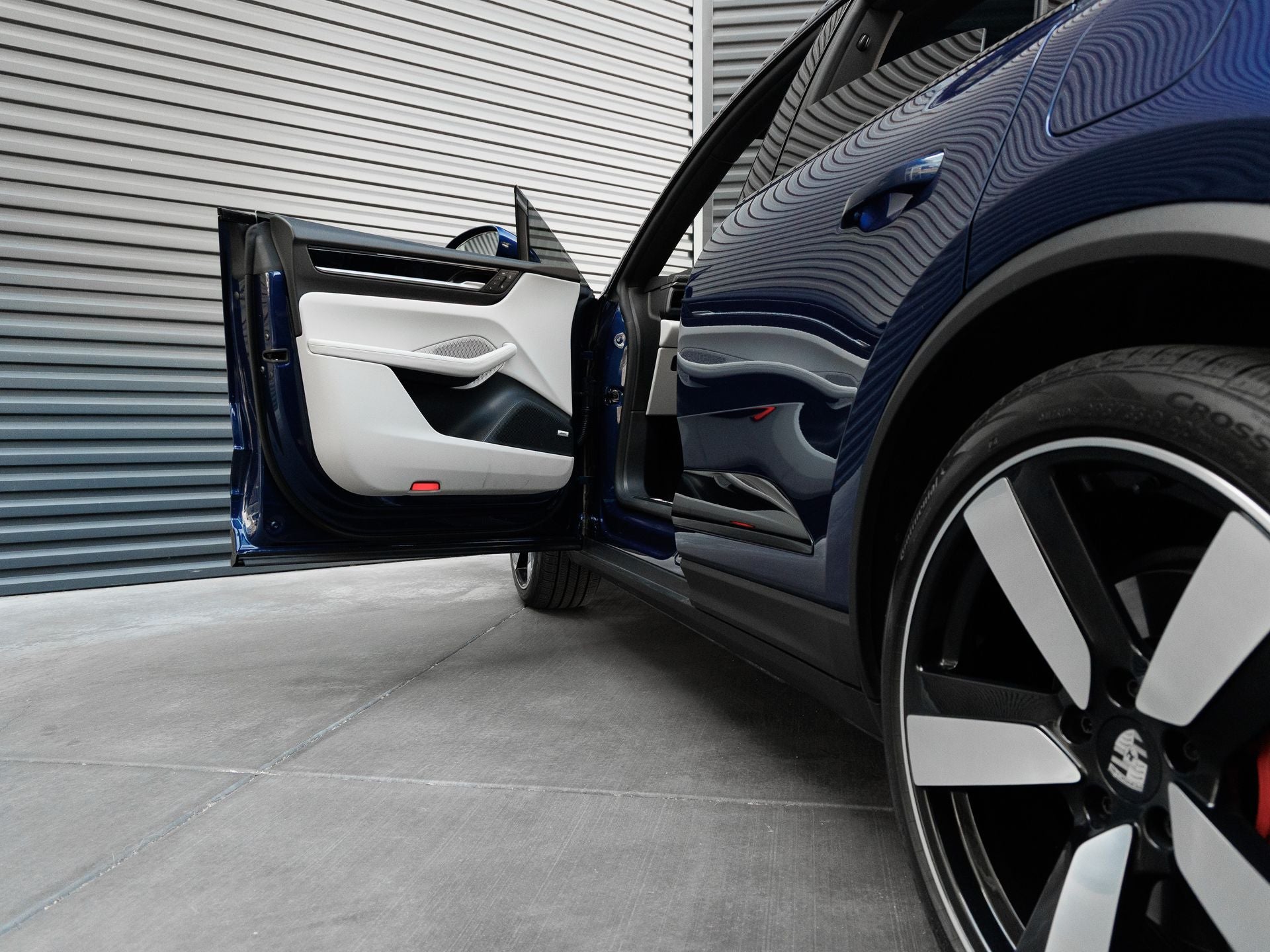 2025 Porsche Macan Electric 4S