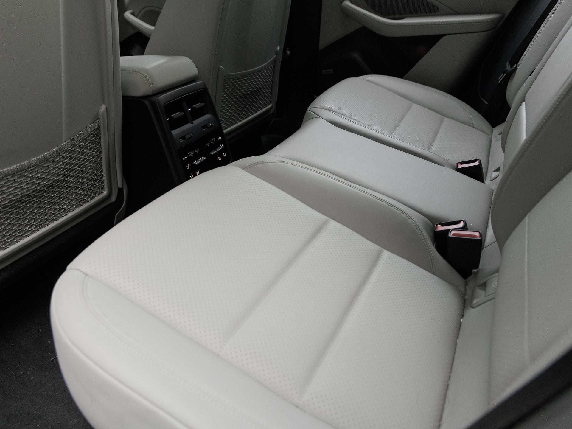 2025 Porsche Macan Electric 4S
