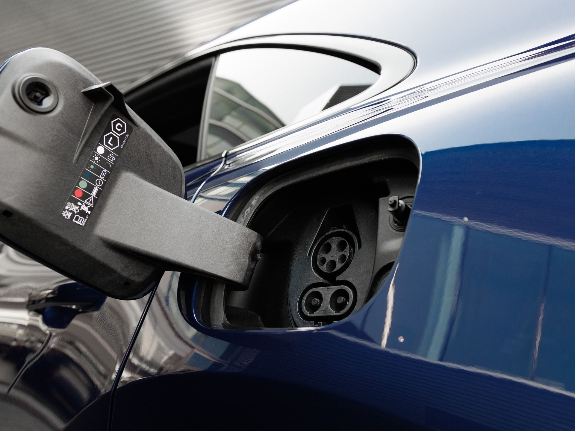 2025 Porsche Macan Electric 4S