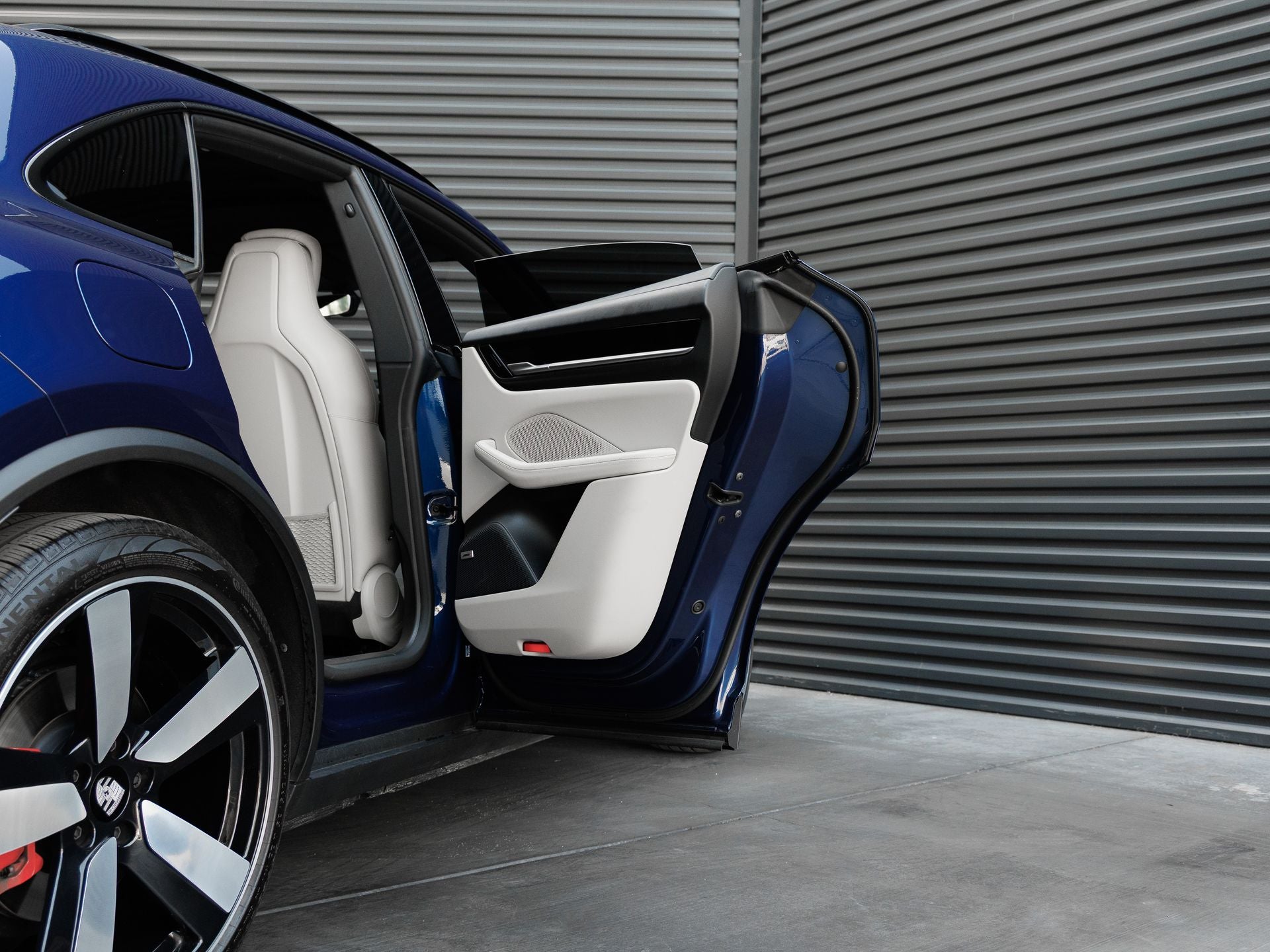 2025 Porsche Macan Electric 4S