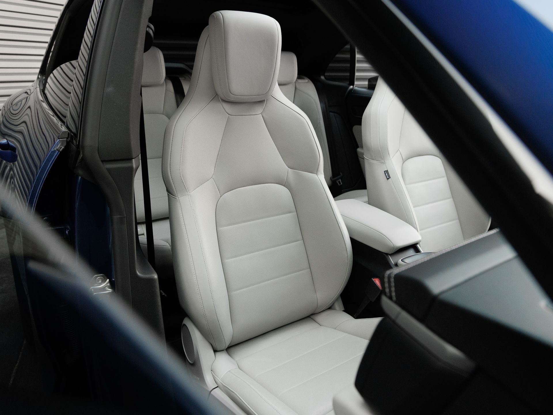2025 Porsche Macan Electric 4S