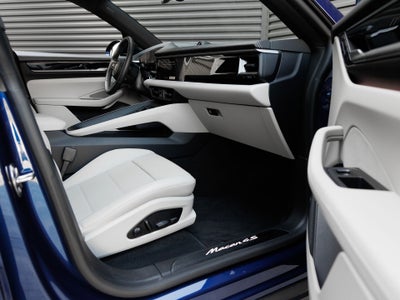 2025 Porsche Macan Electric 4S