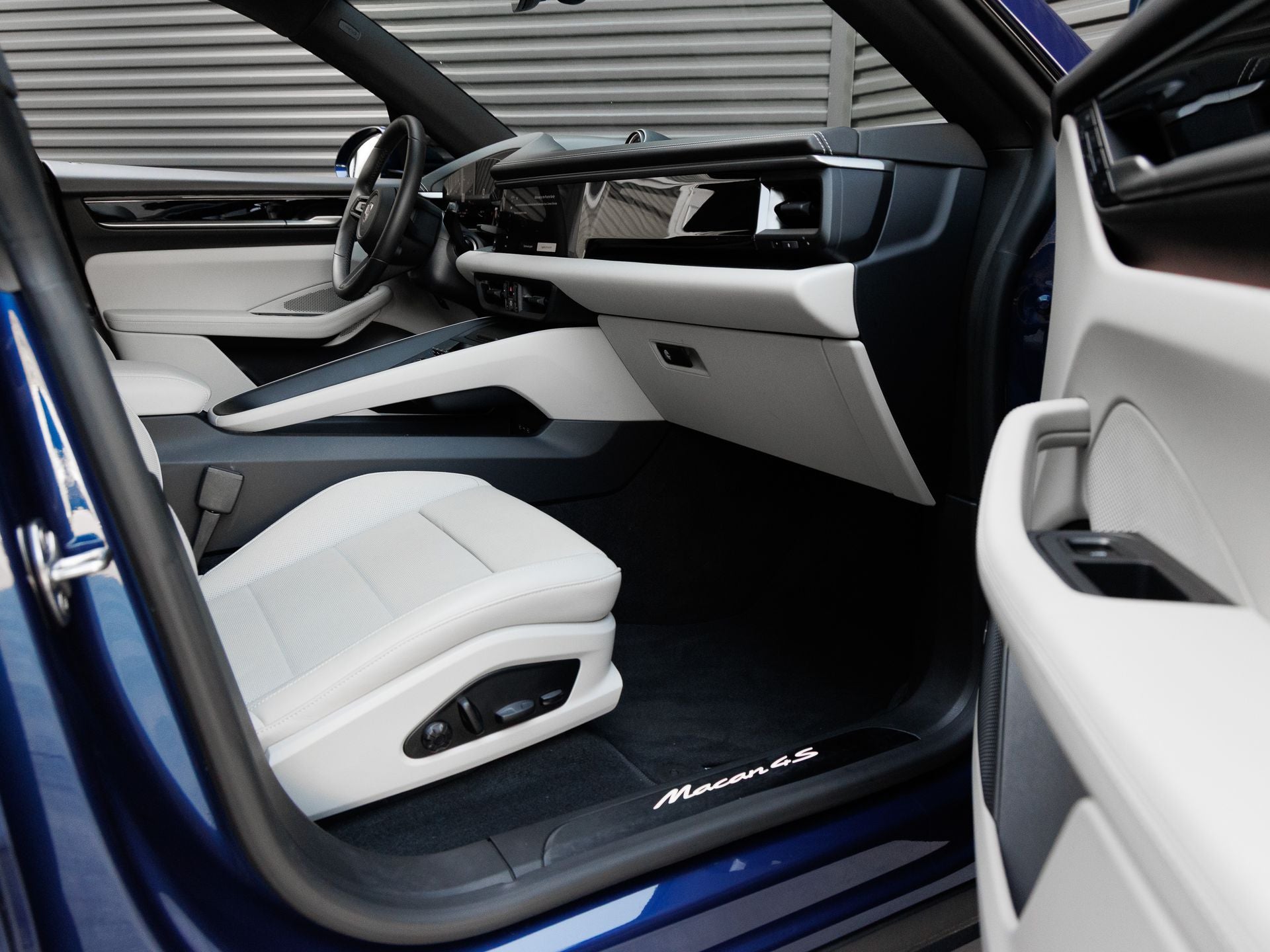 2025 Porsche Macan Electric 4S