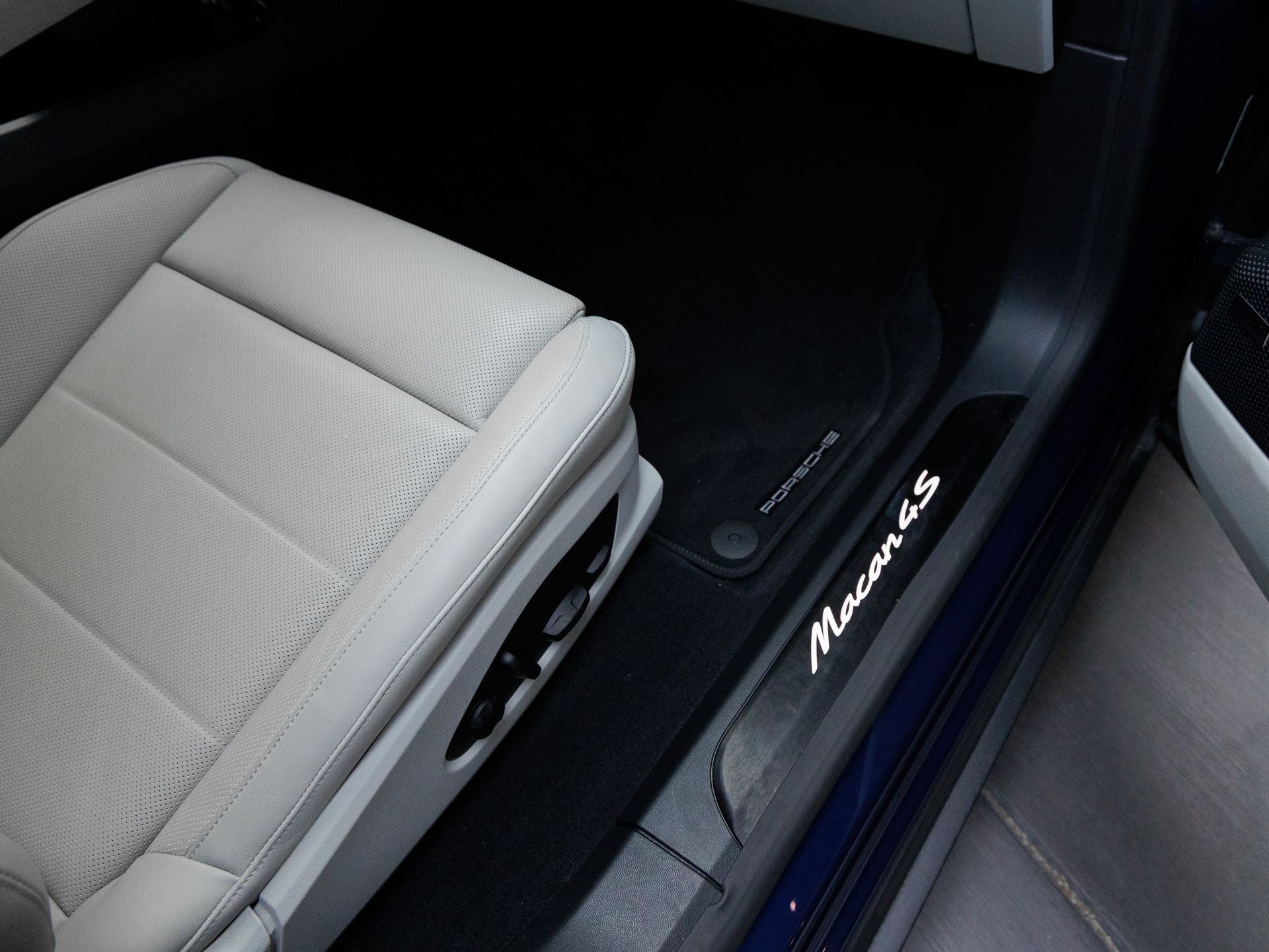 2025 Porsche Macan Electric 4S