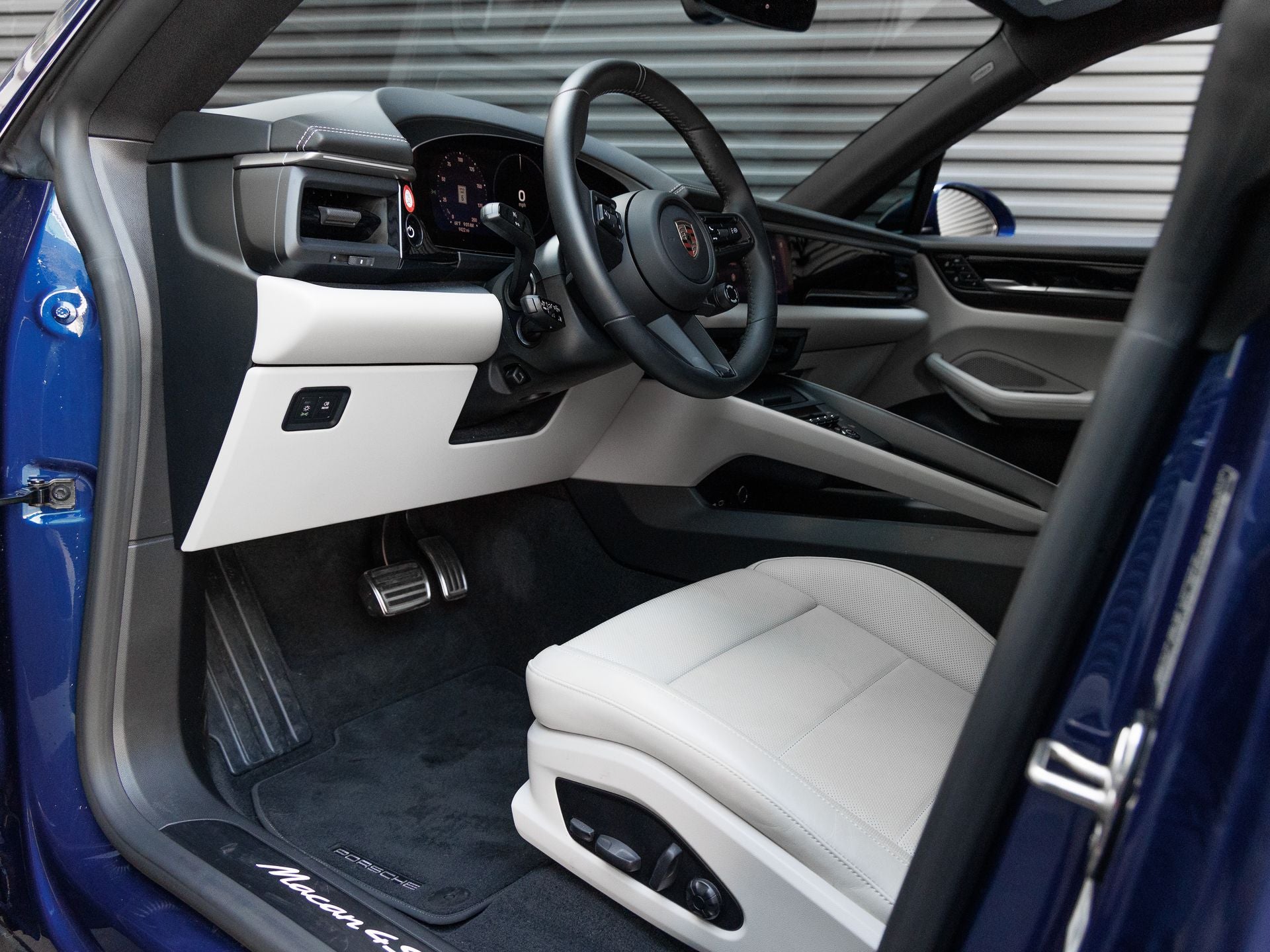 2025 Porsche Macan Electric 4S
