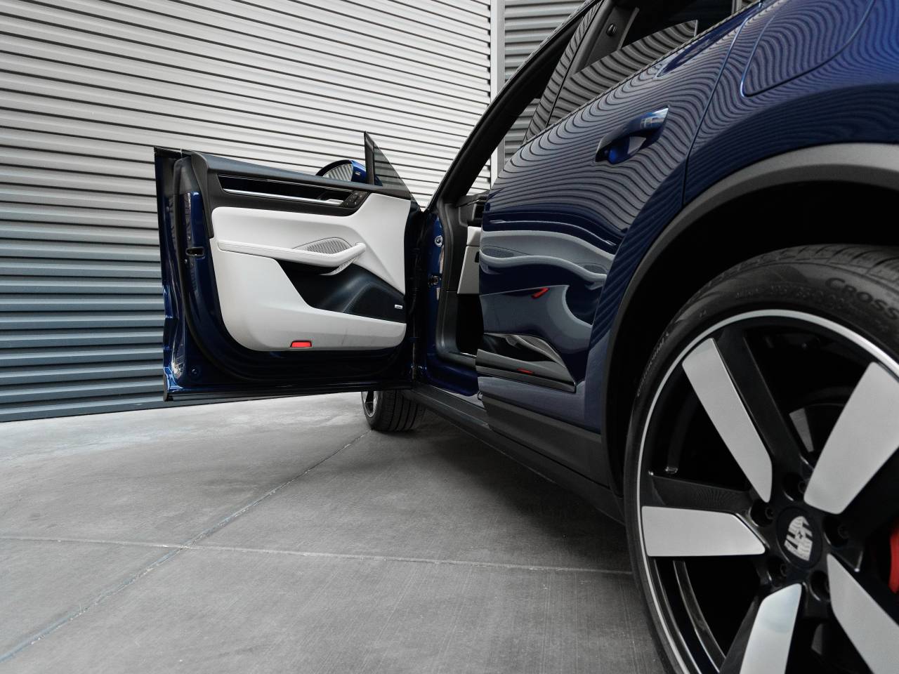 2025 Porsche Macan 4S Electric