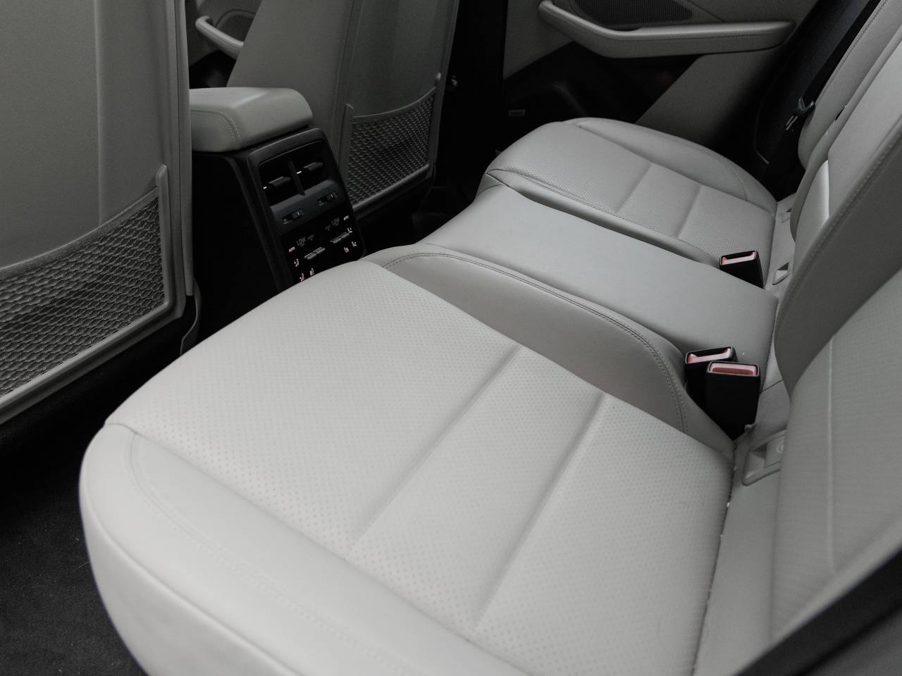 2025 Porsche Macan 4S Electric