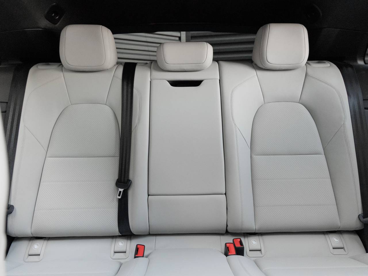 2025 Porsche Macan 4S Electric