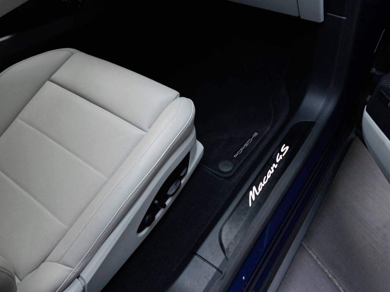 2025 Porsche Macan 4S Electric