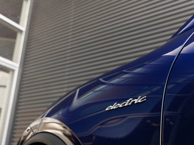 2025 Porsche Macan 4S Electric